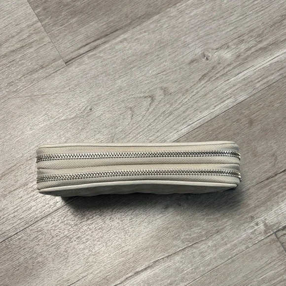 Chic Cream Quilted Wallet - Picture 2 of 3